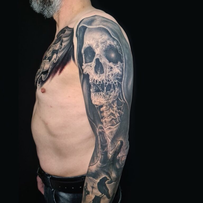 Zijaanzicht van zwart-wit sleeve met grim reaper gezet door Dondersch